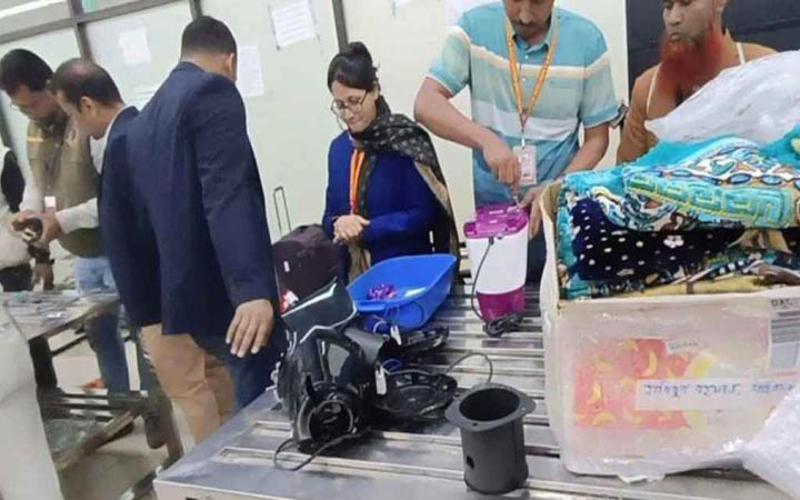 সৌদি ফেরত যাত্রীর আনা ব্লেন্ডারে মিলল ৩ কেজি স্বর্ণ